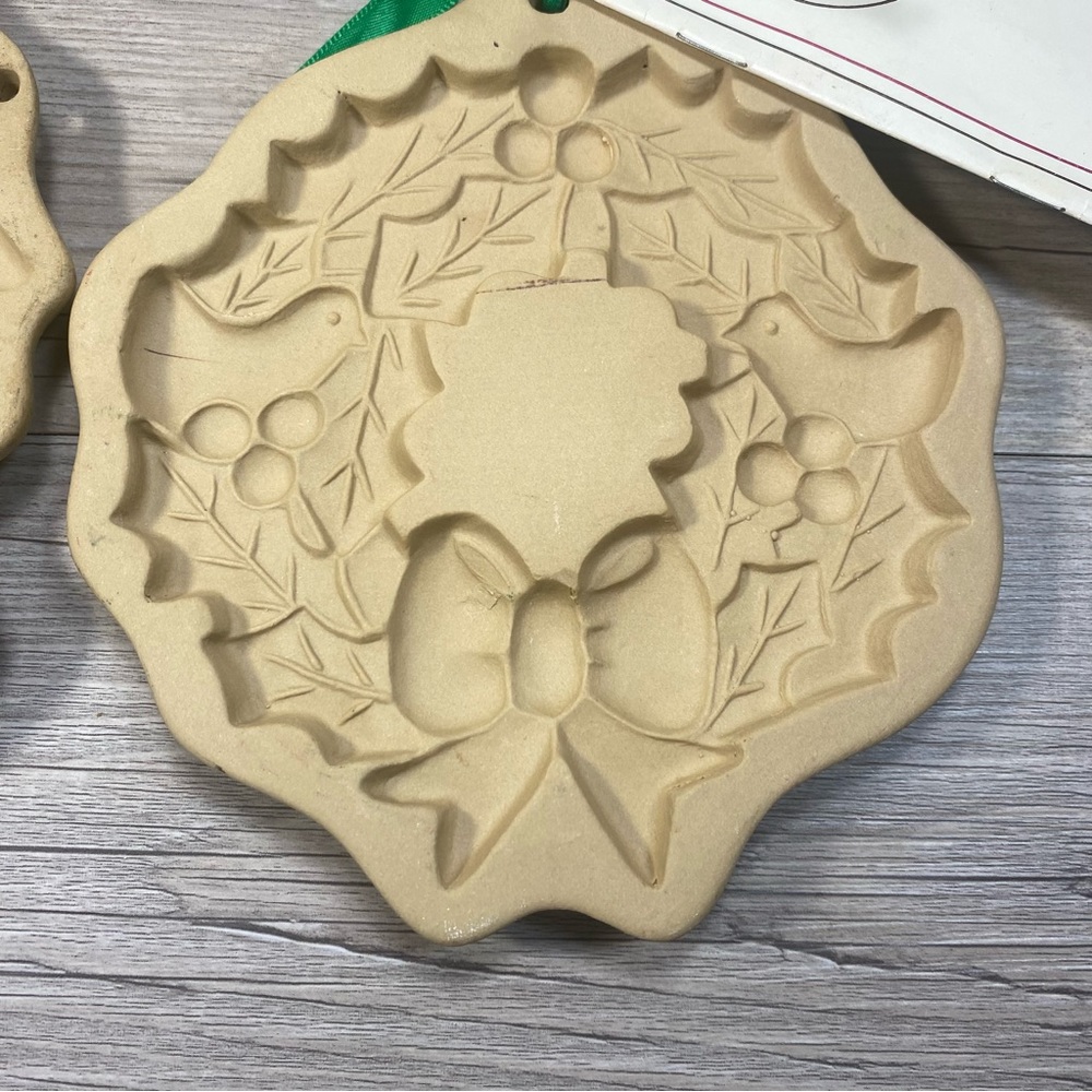 Vintage Brown Bag Cookie Art, (2) Christmas cookie molds with Instructions. - Picture 5 of 9